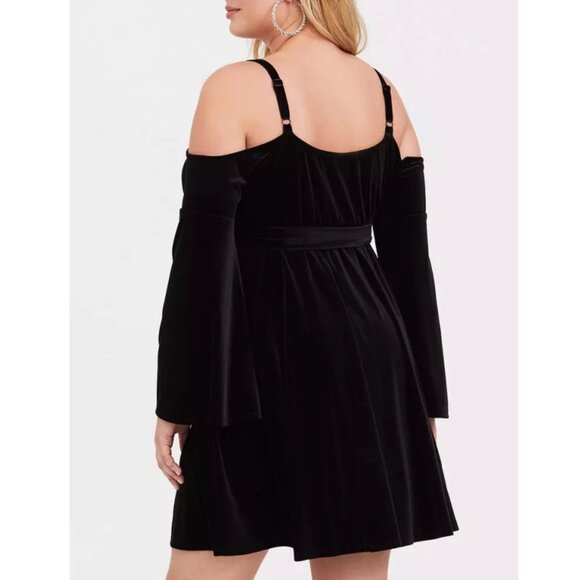 NEW Torrid 3 Black Mini Velvet Cold Shoulder Surplice Dress 3X 22 24 - Picture 4 of 10